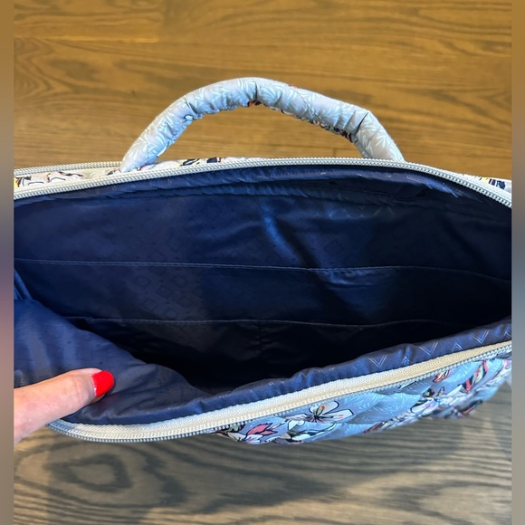 ❤️AMAZING DEAL❤️ Vera Bradley Ultralight Laptop Crossbody Workstation NWT - Picture 5 of 7